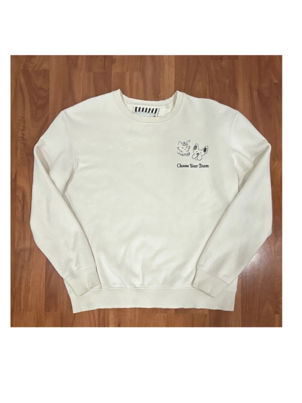 Denim & Flower Cream Crewneck Sweatshirt with Small Chest Graphic